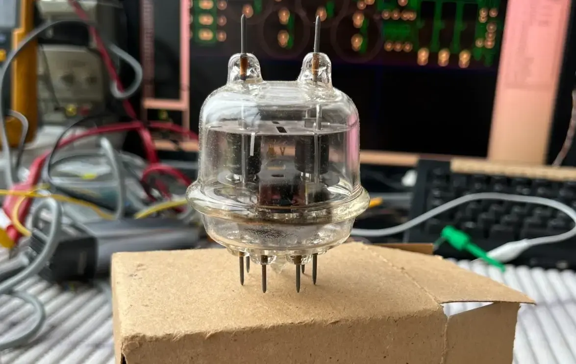 GU32 Tube Guide: Equivalents, Datasheet, Pinout & Specs