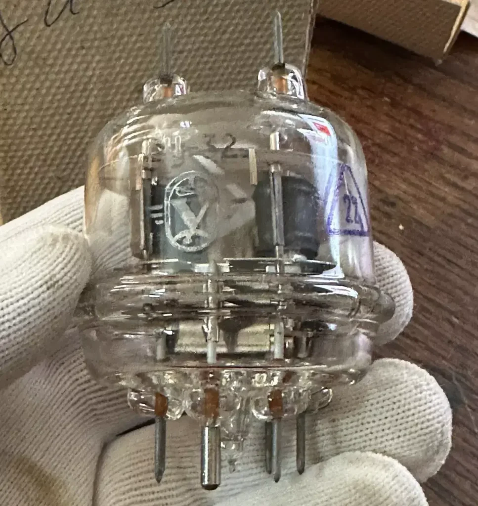 GU-32 vacuum tube